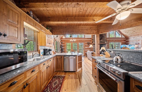 Banner Elk Cabin | Mountain Masterpeace - Pet friendly Banner Elk log cabin with LONG RANGE Views and hot tub!
