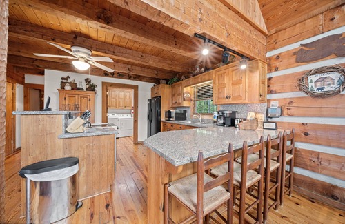 Banner Elk Cabin | Mountain Masterpeace - Pet friendly Banner Elk log cabin with LONG RANGE Views and hot tub!