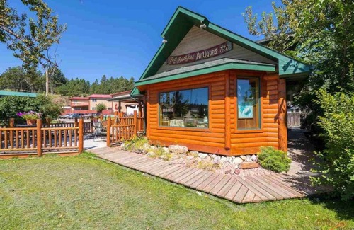Hill City Cabin | Mountain Peaks Inn, OLD BALDY MTN SUITE, Downtown Hill City