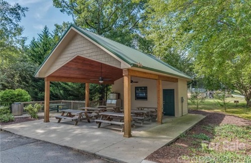 Lake Lure Condo | Mountain Retreat at Lake Lure in Rumbling Bald Resort