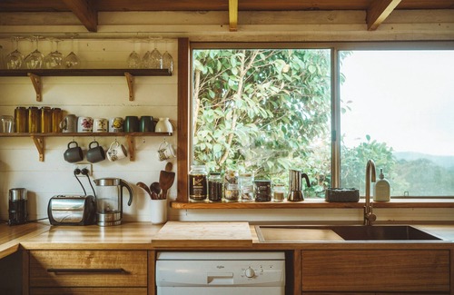 Rawson House | Mountain retreat - views, outdoor baths, WiFi