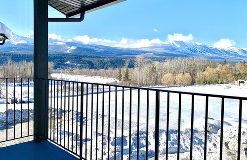 Golden Apartment | Mountain/Riverside Suite With Surreal Views