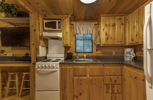 Topton Cabin | Mountain Serenity & Close To Hiking, Rafting, Fishing And Kayaking. "Moose Song"