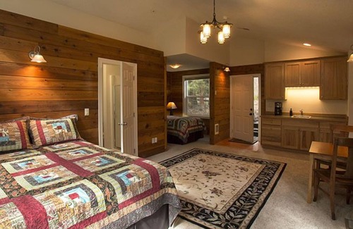 McMinnville Cabin | Mountain Style Lodge with stunning view of woods and creek, close to downtown.
