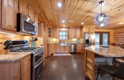 Broken Bow Cabin | Mountain TLC: Sleeps 12 + Game Room Loft