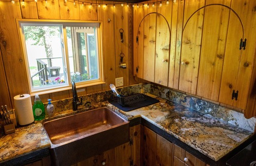 Silver Gate House | Mountain View House Right on Soda Butte Creek