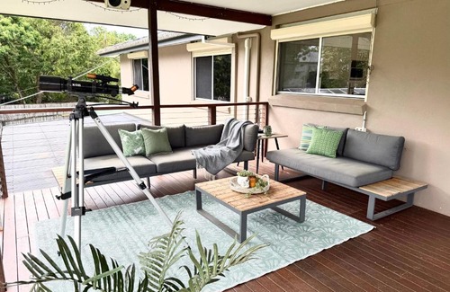 Glass House Mountains Apartment | Mountain Views, Spa Bath, Pet Friendly, Near Zoo!