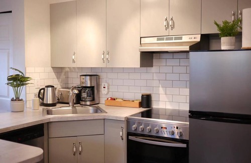 Harvie Heights House | Mountain View 2BR/Hot tub/Banff Gate