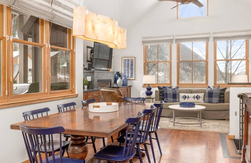 Telluride House | Mountain-view dog-friendly townhome with fireplace & AC - walk to lifts