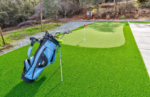 Oakhurst House | Mountain View House with hot tub, putting green, stunning views