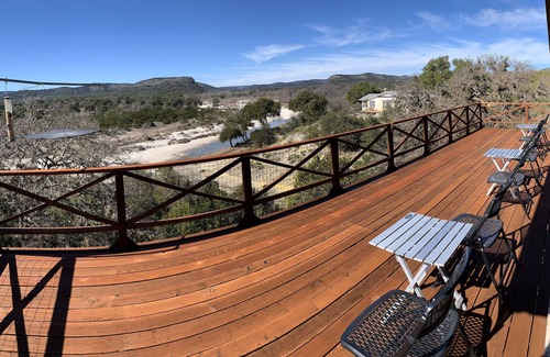 Barksdale House | Mountain View Lodge and 23-Acre Ranch