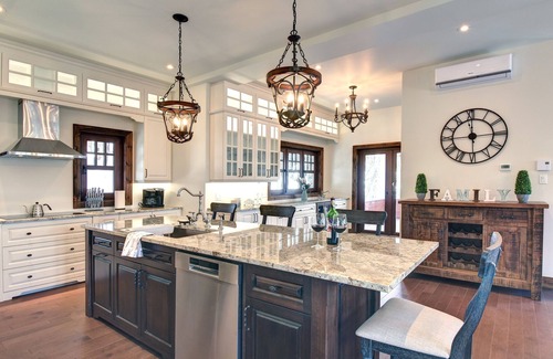 Mont-Tremblant House | Mountain View Nest