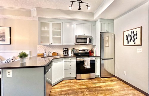 Canmore Ski Chalet | *Mountain View * NewlyReno luxury 2 BR/2BA chalet w/AC, pool open year round