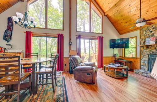 Robbinsville House | Mountain-View Robbinsville Cabin with Hot Tub!
