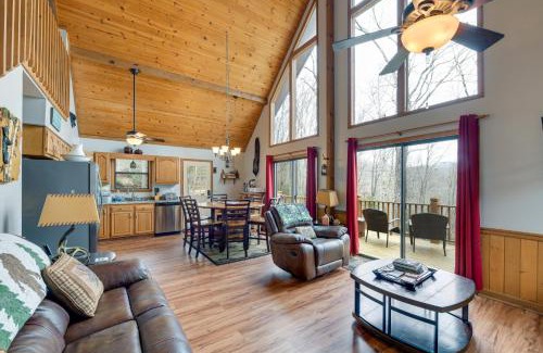 Robbinsville House | Mountain-View Robbinsville Cabin with Hot Tub!