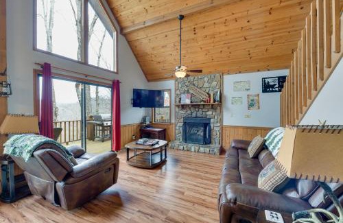 Robbinsville House | Mountain-View Robbinsville Cabin with Hot Tub!