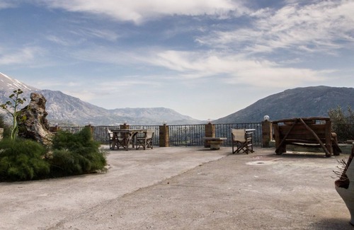 Thronos Bed & Breakfast | Mountain View Room with double or two single beds