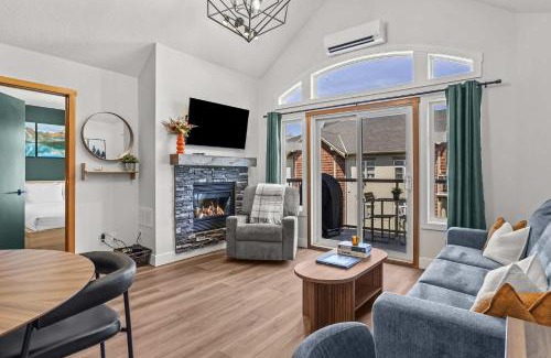 Canmore Apartment | Mountain Views Balcony and Free Parking