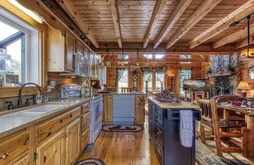 Wears Valley Cabin | Mountain Views | Dog-Friendly & Fully Fenced Yard
