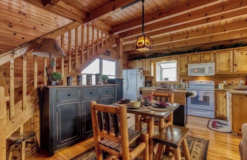 Wears Valley Cabin | Mountain Views | Dog-Friendly & Fully Fenced Yard
