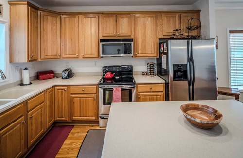 Banner Elk Condo | Mountain Views + Walk to Overlook Barn, Slopes, Fred's & White Wolf!