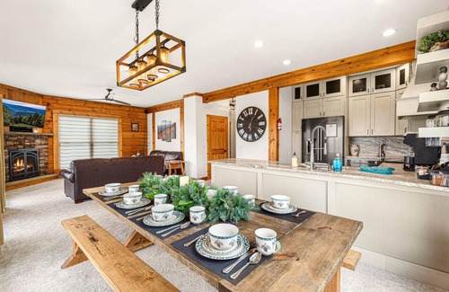 Snowshoe Cabin | Mountain Views With Bike Storage And Game Room