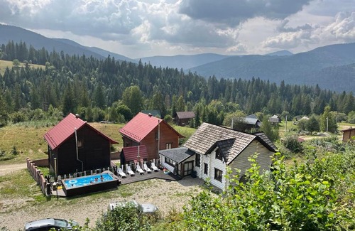 Mykulychyn House | Mountain White House гостинний двір