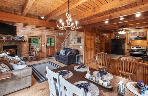 Boone Cabin | Mountaineer Log Cabin 2 miles to ASU