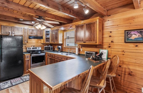 Boone Cabin | Mountaineer Log Cabin 2 miles to ASU