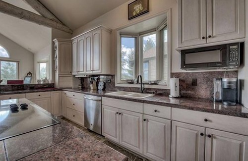 Dillon House | Mountains on the Lake – Mountain & Lake Views with Beautiful Patio! Close to Downtown Dillon