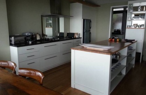 Redhill Apartment | Mountainside 2 floor apartment has magical sea views