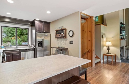 Lincoln House | Mountainside Condo with Views
