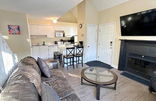 Craigleith Apartment | Mountainview Loft at North Creek Resort