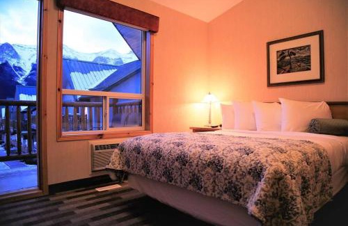 Harvie Heights House | MountainView -PrivateChalet Sleep7- 5min to DT Vacation Home