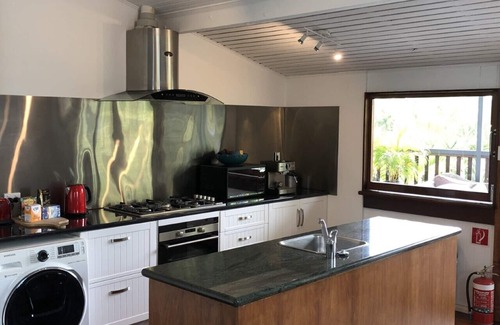 Parramatta Park House | MountainVues with Pool