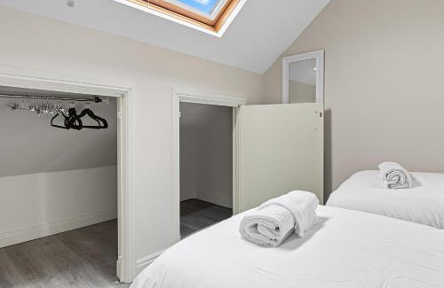 Manchester Apartment | Moxley Modern 2-Bed Flat with Flexible Sleeping