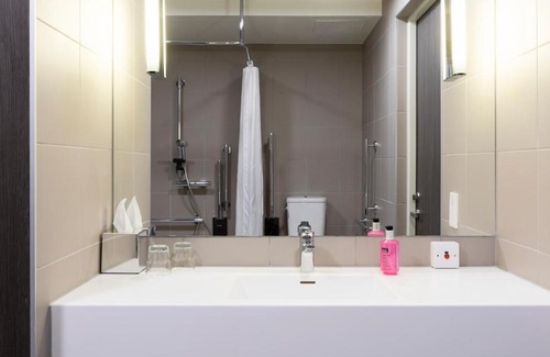 Somma Lombardo Hotel | Moxy Milan Malpensa Airport