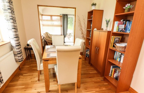 Banna Cottage | MOYBELLA LODGE, romantic, with a garden in Ballybunion, County Kerry
