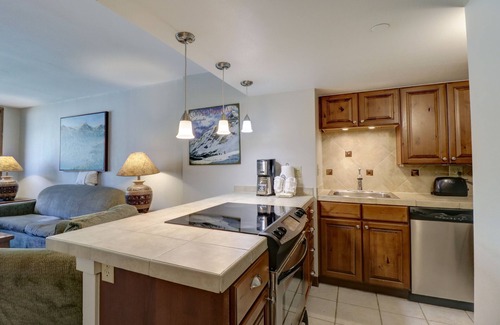Copper Mountain Village Condo | MP410 Mountain Plaza 1BR Heart of Copper Mountain Hot Tub