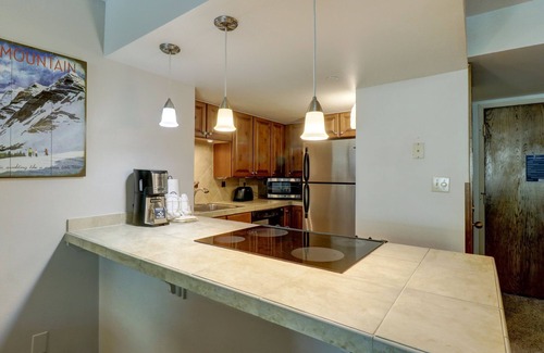 Copper Mountain Village Condo | MP410 Mountain Plaza 1BR Heart of Copper Mountain Hot Tub