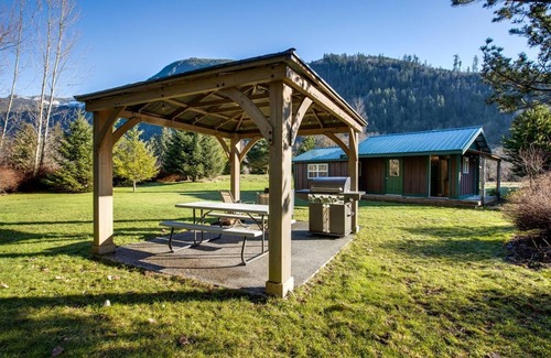 Maple Falls House | Mt. Baker Lodging Cabin 71 – SLEEPS 4!