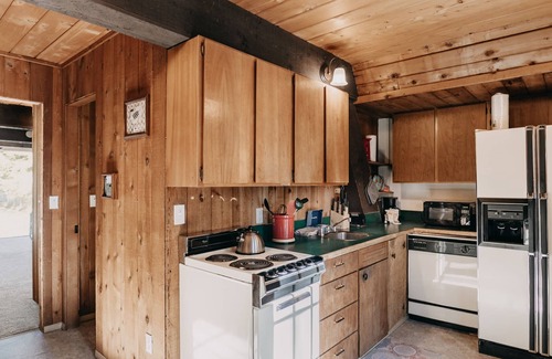 Glacier Apartment | Mt. Baker Lodging Ensuite 5 - Sleeps 2!