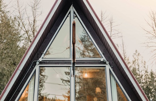 Glacier Apartment | Mt. Baker Lodging Ensuite 5 - Sleeps 2!