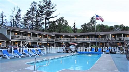 Upper Village Hotel | Mt. Madison Inn & Suites