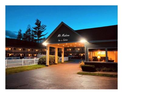 Upper Village Hotel | Mt. Madison Inn & Suites