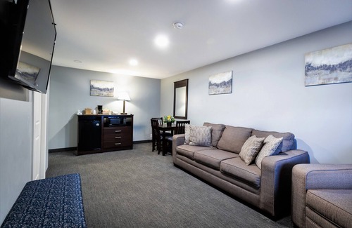 Upper Village Hotel | Mt Madison Inn & Suites