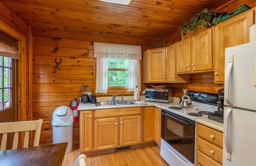 Candler Cabin | Mt Mitchell Cabin Romantic Mountain Escape near Asheville with Stunning Views!