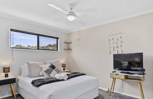 Lindisfarne House | Mt View Large Home,15min to CBD/Airport-Sleeps10