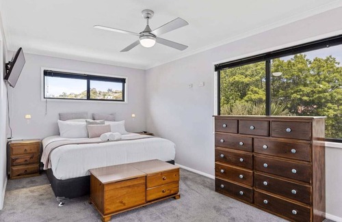 Lindisfarne House | Mt View Large Home,15min to CBD/Airport-Sleeps10