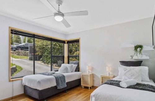 Lindisfarne House | Mt View Large Home,15min to CBD/Airport-Sleeps10